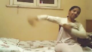 من كتر المحنة الي في كسها بتهدده لو طلع زبره مش هتخليه يدخله تاني - سكس مصري بلدي كامل 30 دقيقة