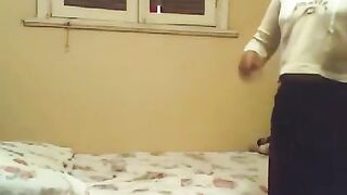 من كتر المحنة الي في كسها بتهدده لو طلع زبره مش هتخليه يدخله تاني - سكس مصري بلدي كامل 30 دقيقة