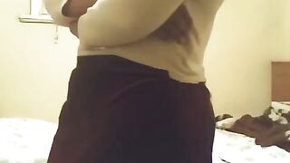 من كتر المحنة الي في كسها بتهدده لو طلع زبره مش هتخليه يدخله تاني - سكس مصري بلدي كامل 30 دقيقة