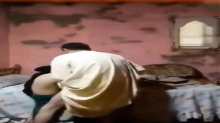 سكس صعيدي بالجلابية يفشخ كس شرموطة محجبة نار