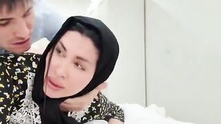 الشرموطة العراقية ميرا النوري واحلي نيج وهي بالعباية والحجاب
