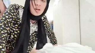 الشرموطة العراقية ميرا النوري واحلي نيج وهي بالعباية والحجاب