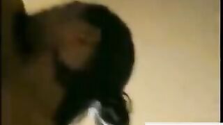 فرسة مصرية ملبن عليها صرخات جامدة وهي تتفشخ في كسها المولع