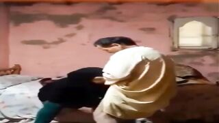 سكس فلاحي صعيدي علق بالجلابية بينيك شرموطة محجبة